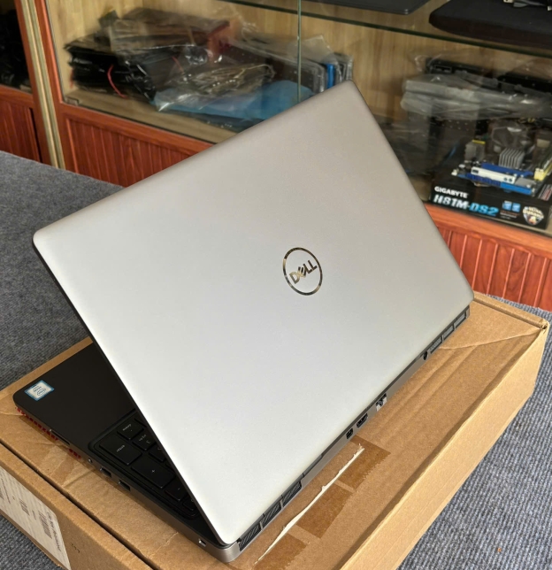 Dell Precision 7550 | Xeon W-10885M (16 CPU) | RAM 32GB | SSD Nvme 512GB | VGA T200-4GB | MÀN 15.6